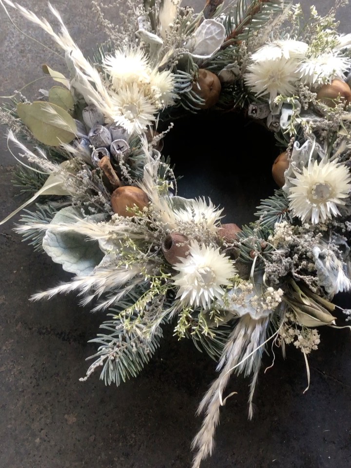order wreatheサイズ感色々の白ベース❄️そしてl ...